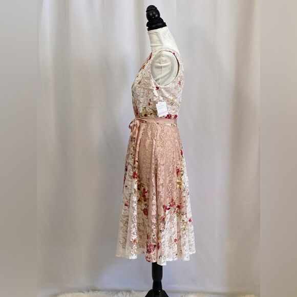 Gabby Skye Floral Lace Fit-&-Flare Dress size 6 - Picture 6 of 12